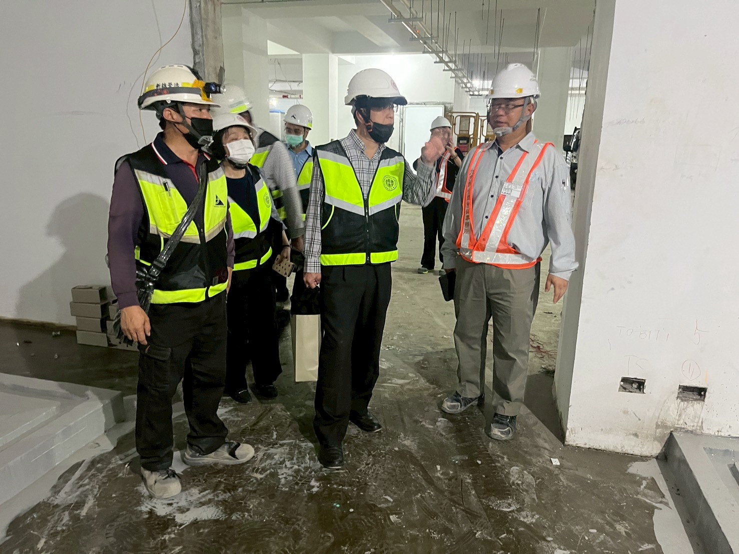LINE ALBUM 202654代理館長視察新建工程現場 260506 1
