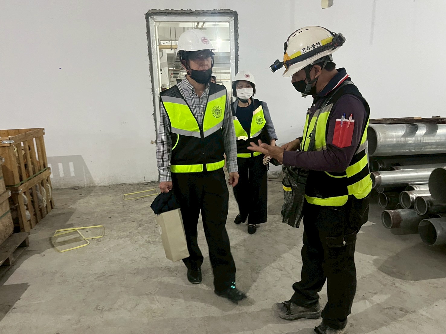 LINE ALBUM 202654代理館長視察新建工程現場 260506 2