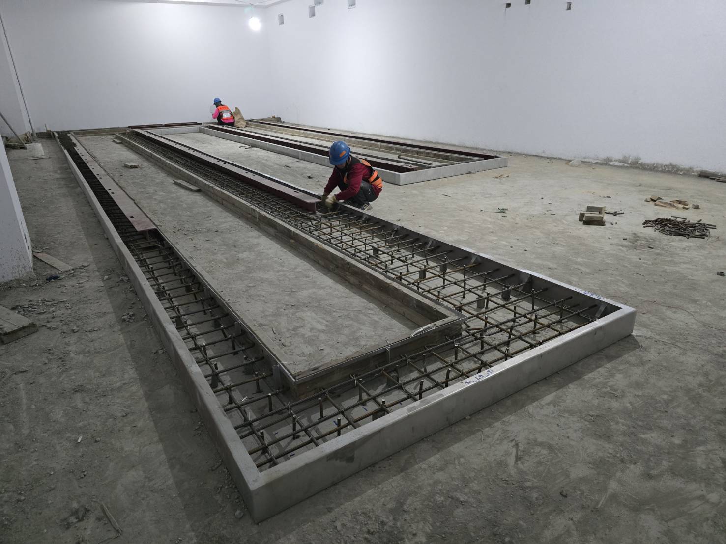 1141025高低壓配電室發電機房設備基座施作