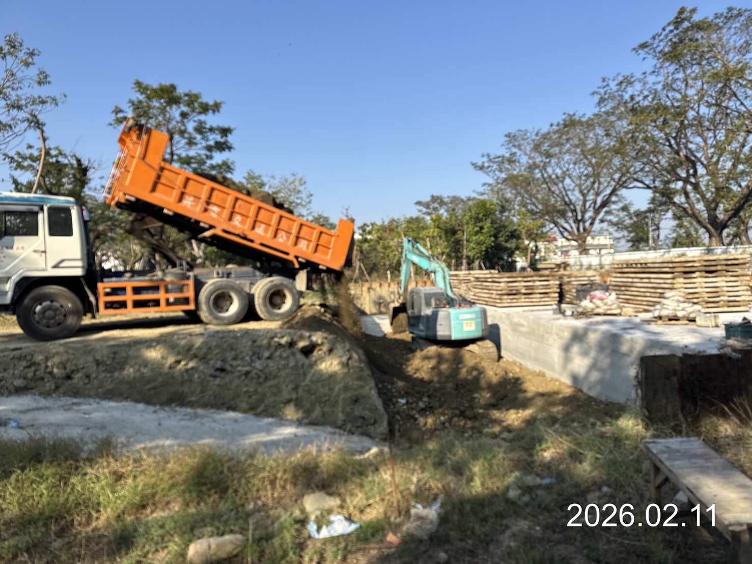 1150211 滯洪池DET 3土方回填作業