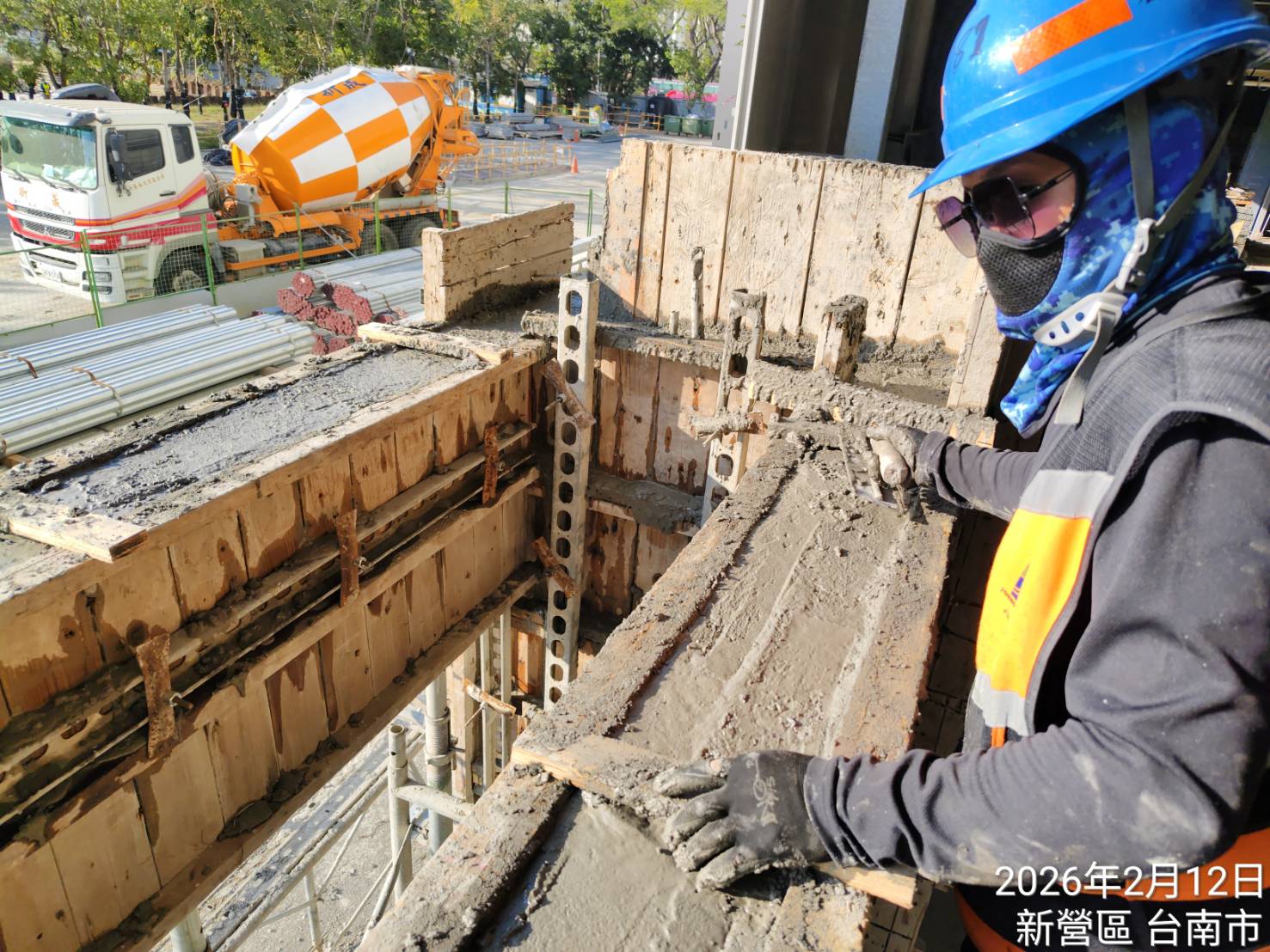 1150212 典藏中心西側門梁澆置作業