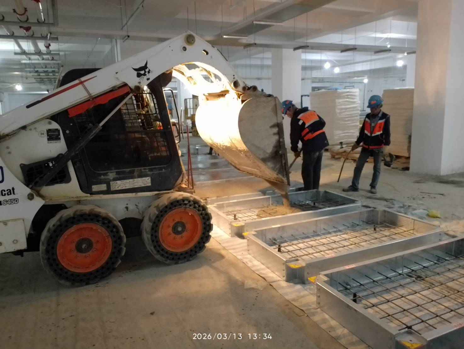 1150313 機電防震基座澆置作業